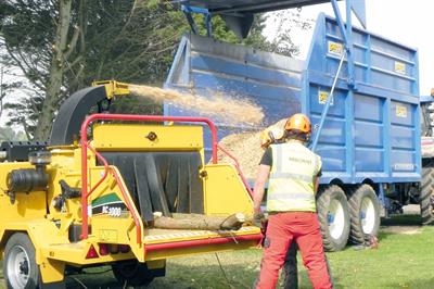 Vermeer BC1000XL woodchipper - image: HW